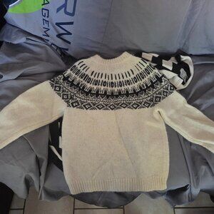 Iceland sweater black and white